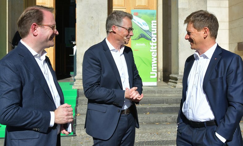 Max-Christian Lange, Head of Public Affairs Sustainability, Andreas Gehlhaar, Head of Sustainability, and Deutsche Bahn CEO Dr. Richard Lutz at DB Umweltforum 2021 in Berlin 